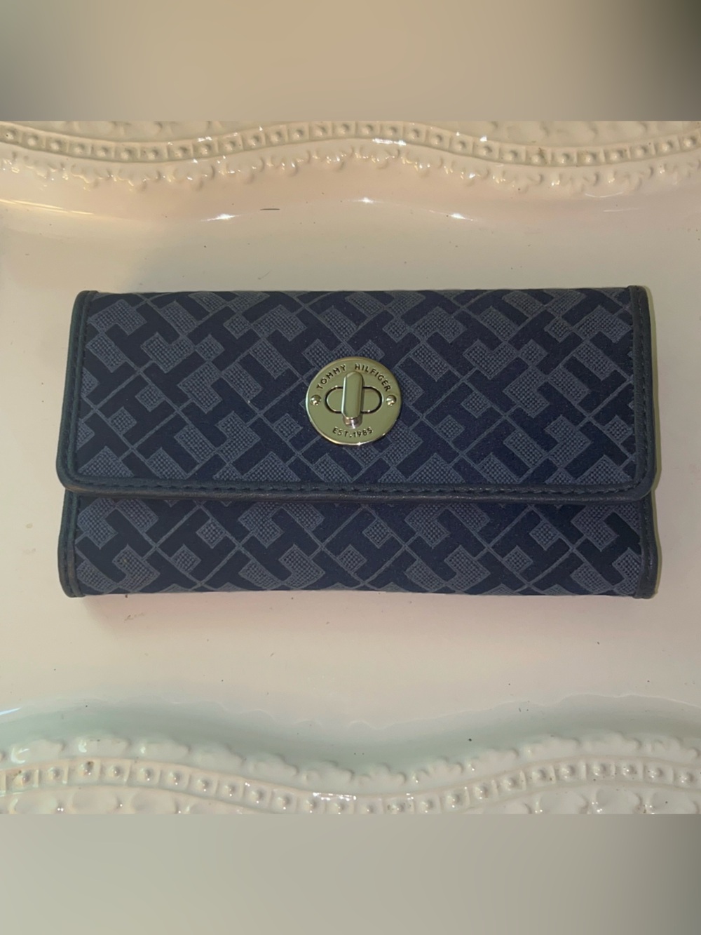 Tommy Hilfiger Blue Jaquard Print Continental Lock Checkbook Wallet